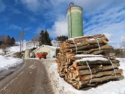 13 Lavaggio (1190 m) col grande silos usato anche per arrampicate 